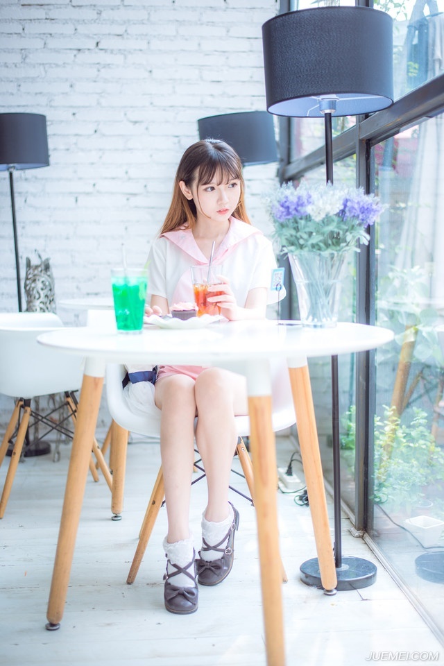 “夫君，那……他是你杀的吗？”鬼使神差的，小乔抬头问了一句。